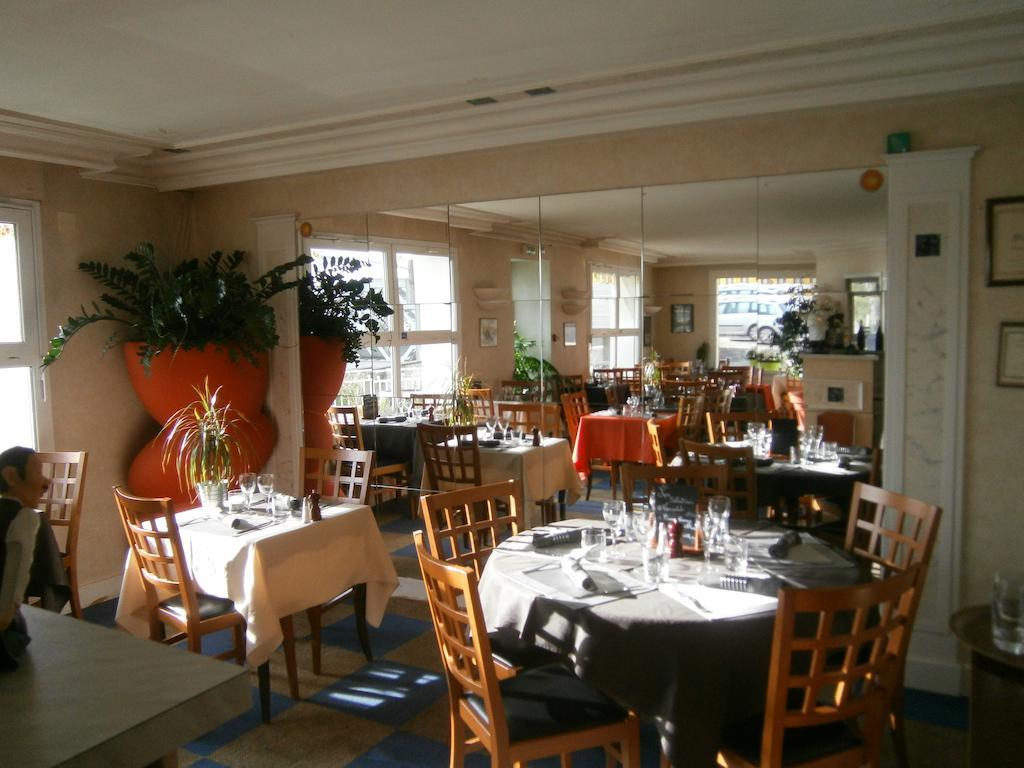 Hotel Le Petit Pecheur Saint-Florent-le-Vieil Zewnętrze zdjęcie