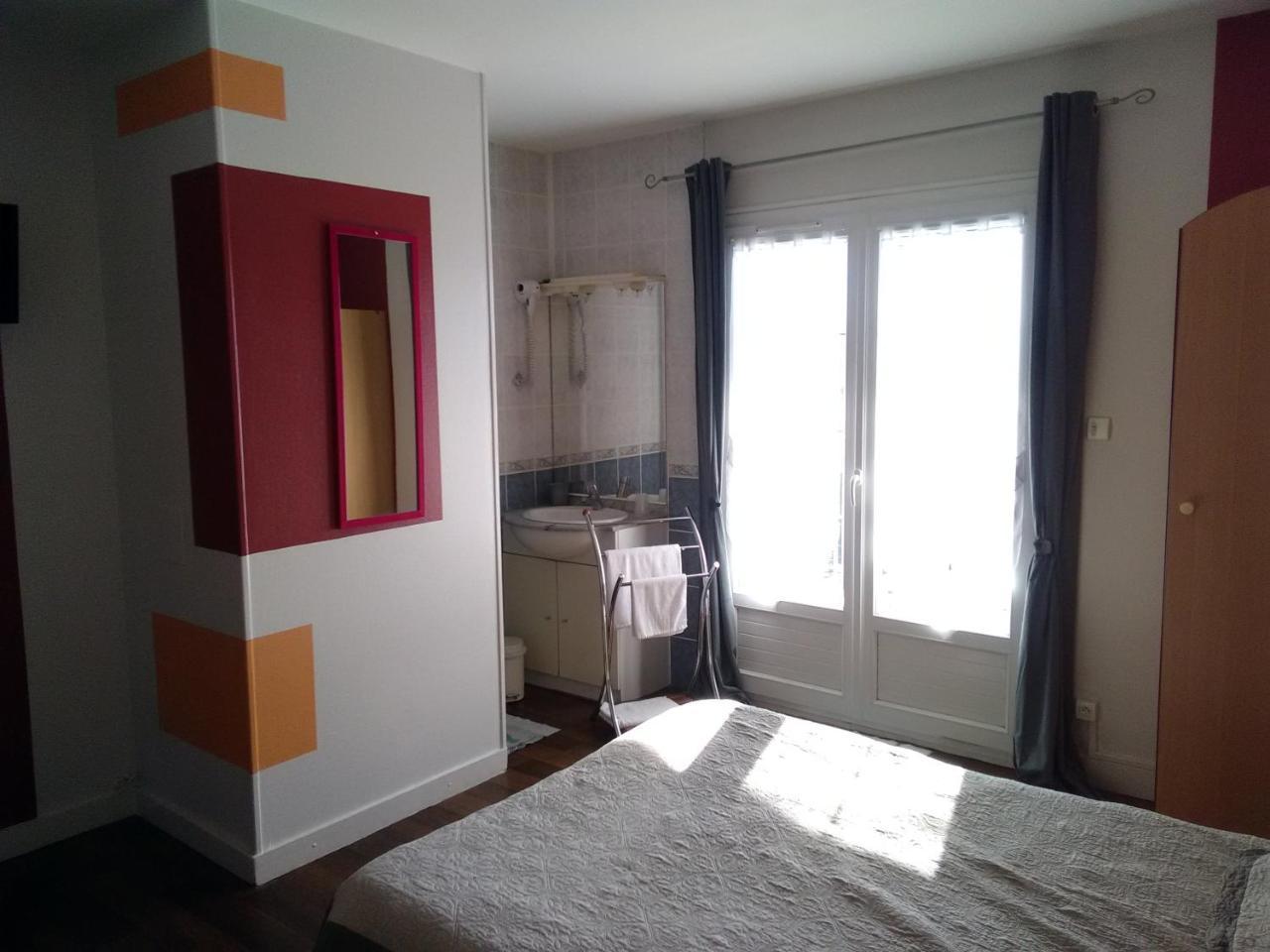 Hotel Le Petit Pecheur Saint-Florent-le-Vieil Zewnętrze zdjęcie